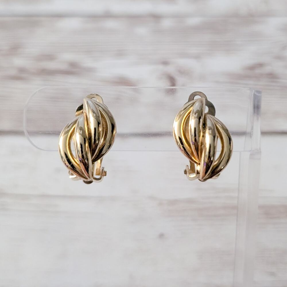 Vintage Clip On Earrings Gold Tone Stylish & Elegant 7/8"